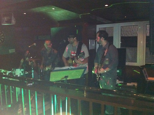 Quarteto Banho de Lua tocando no Black Swan Quarteto Banho de Lua tocando no Black Swan