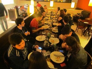 Twitters de Floripa comendo pizza for free #socialhut