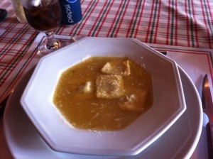 Entrada - sopa de ravioli
