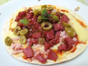 Pizza de Linguiça Defumada feita na frigideira