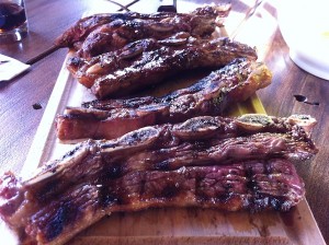 Asado de tiras: bem servido e saboroso