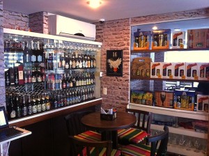 Mais de 140 rótulos de cervejas especiais nacionais e importadas