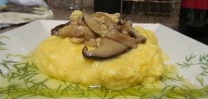 Polenta com Shitake e Queijo de Cabra