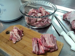 Desossando e limpando a carne