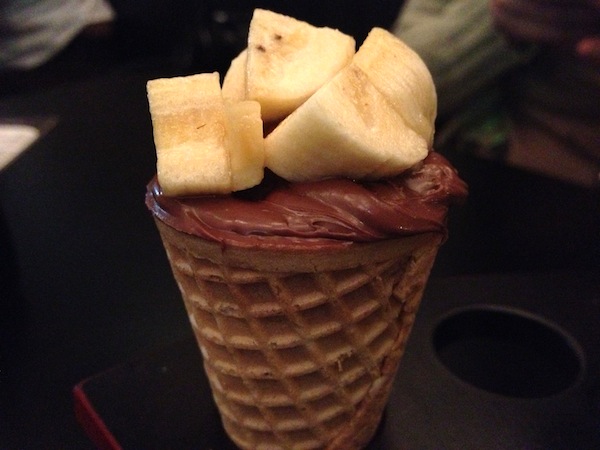 Banana com Nutella na casquinha de sorvete