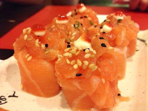 Sushi Joe e sashimi de atum ao molho de ostra e tataki de entrada