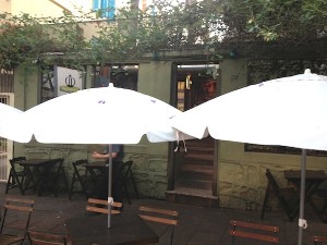Mesinhas na rua: ideal pra pegar um arzinho fresco do Moinhos de Vento