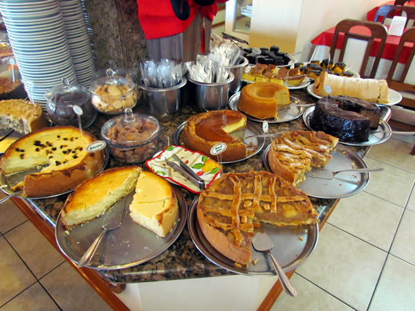 cafe-colonial-tiroles-doces