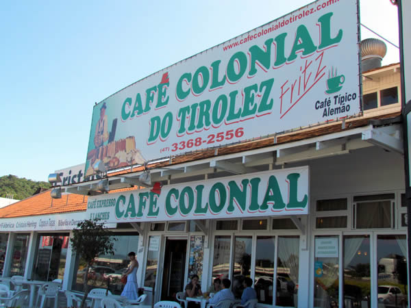 cafe-colonial-tiroles-entrada