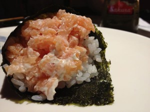 Temaki de salmão e cream cheese