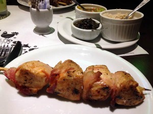 Espetinho de frango com bacon