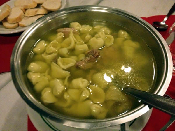 galeto-mamma-sopa-capeletti