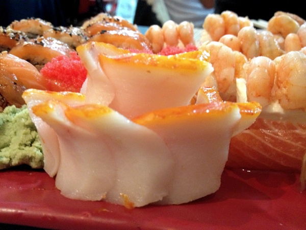 jun-temakeria-sashimi-anchova-negra