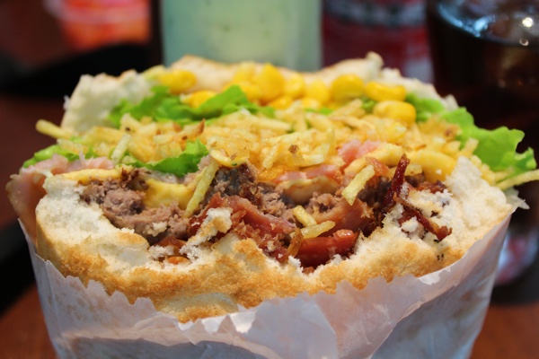 Cadê o hamburguer, gente?