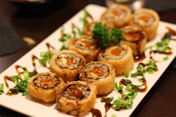 sushinami-hot-roll